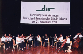 school.JPG (32149 bytes)